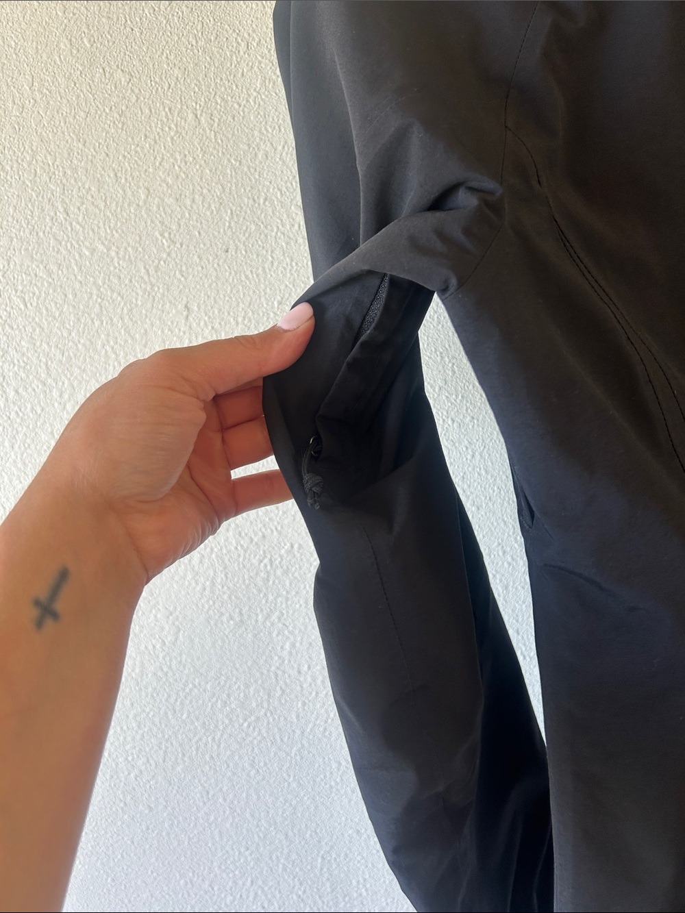 The North Face Black Women’s Waterproof Hooded Shell Jacket - Picture 5 of 9